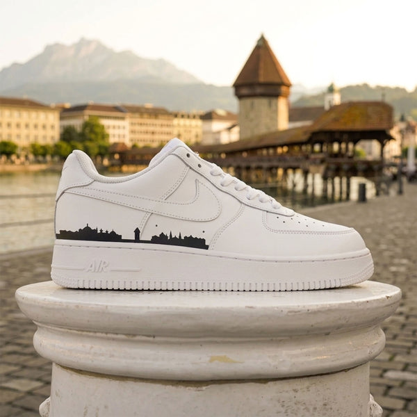 Luzern Skyline auf einem handveredelten Custom Sneaker
